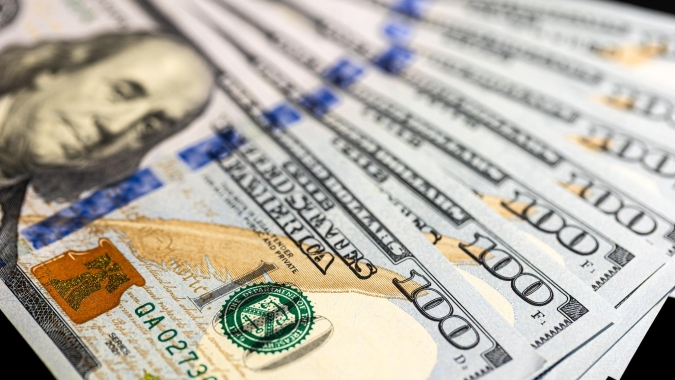 Dólar fecha em alta ante real antes de anúncio de sanção dos EUA a embaixadora brasileira