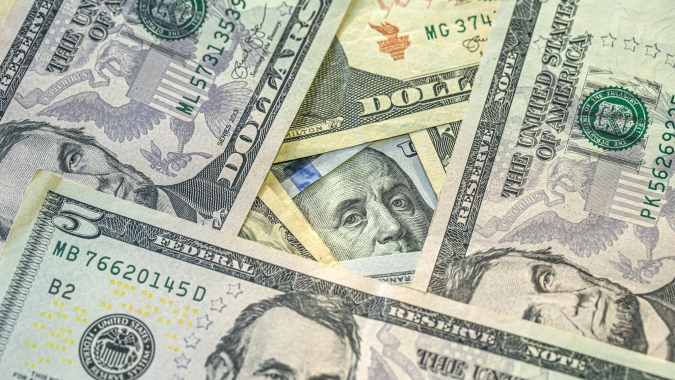 Dólar opera perto da estabilidade ante real após ata do Copom e IPCA de julho