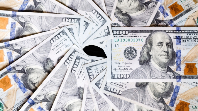 Dólar tem leve queda no Brasil com exterior no radar