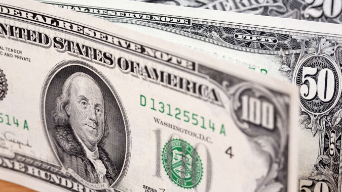 Dólar sobe no Brasil com tensões no Oriente Médio