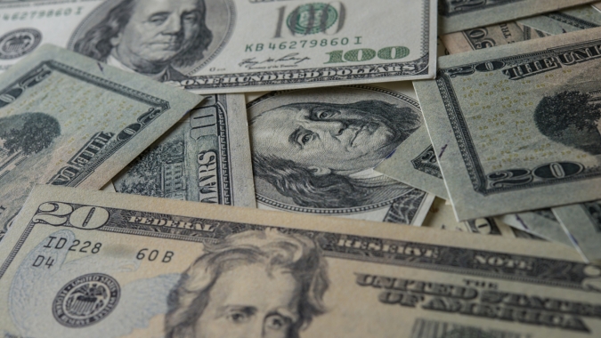 Dólar sobe ante real em meio à cautela sobre negociações entre EUA e Irã