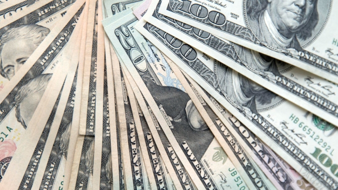 Dólar tem leve alta após sinais de alívio nas tensões comerciais entre EUA e China