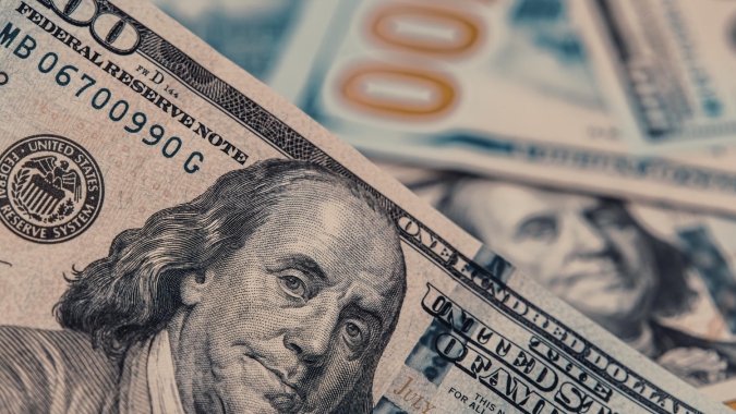 Dólar fecha em queda no Brasil em linha com fraqueza da moeda no exterior
