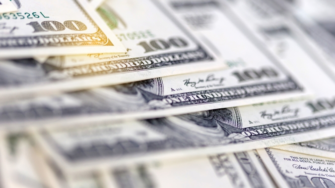 Dólar fecha no menor nível em um mês sob influência da inflação dos EUA