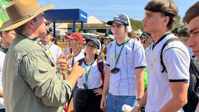 Balanço da De Olho No Material Escolar na Agrishow 2026 destaca visitas de escolas, manhã com teatro e traz novo desafio de aprendizado