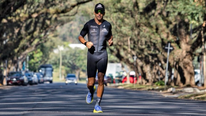 Em jejum e à base de carne: Brasileiro vai correr 160 km em jejum com dieta 100% carnívora
