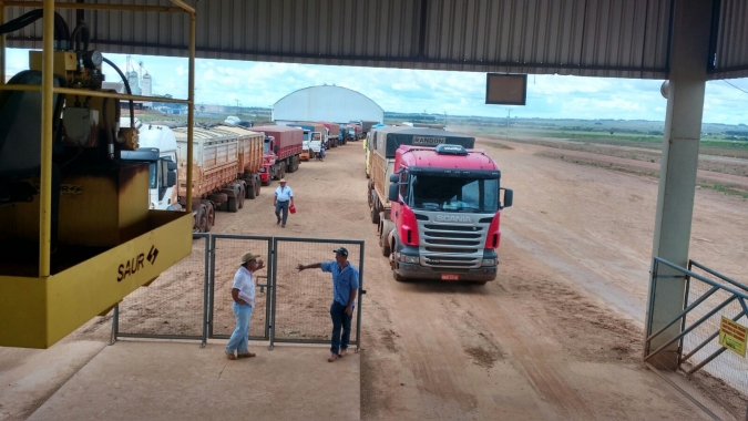 Circulação de produtos agrícolas em Canarana-MT volta ao normal após decreto municipal quase inviabilizar o escoamento da safra
