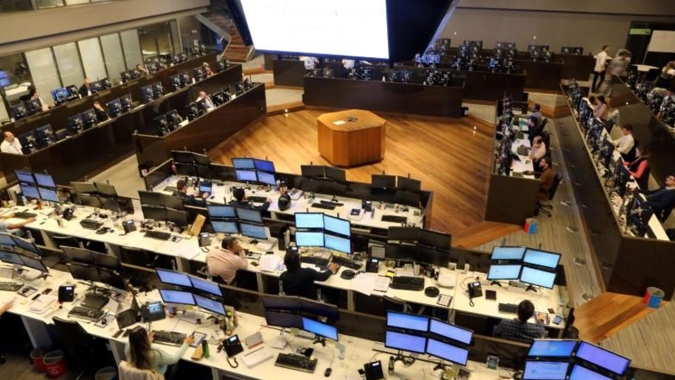 Ibovespa oscila pouco na abertura com sinais de fraqueza no exterior