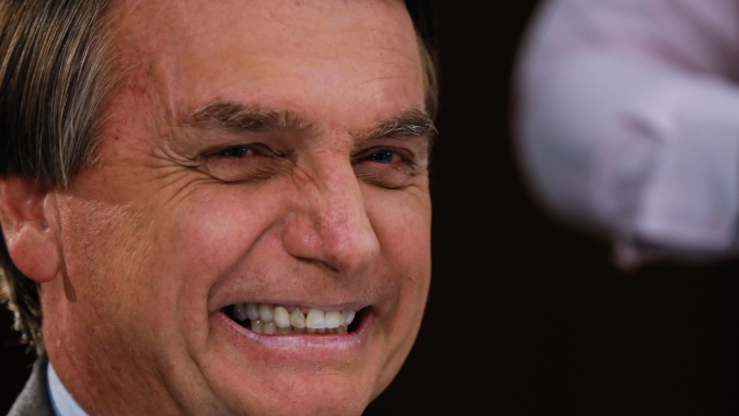 Bolsonaro edita decreto que viabiliza pagamento do auxílio emergencial