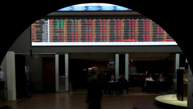 Ibovespa avança com apoio externo após semana negativa