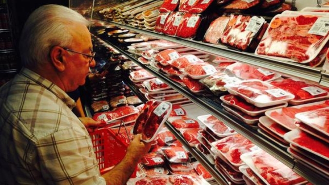 Cerca de 85% dos trabalhadores pretendem adquirir carnes para a ceia de Natal, aponta pesquisa da Ticket