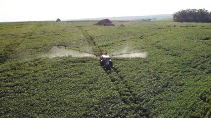 Setor de agroquímicos do Brasil vê alta superior a 10% na receita em 2021, diz Sindiveg