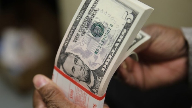 Dólar recua ante real após votação de autonomia do BC