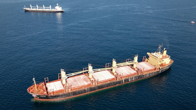Primeiro grande navio de grãos deixa porto da Ucrânia no Mar Negro desde o fim do acordo