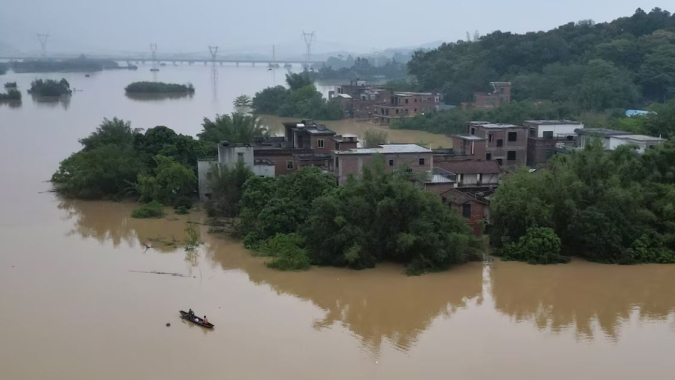 Enchentes abalam sul da China e provocam temores de clima extremo