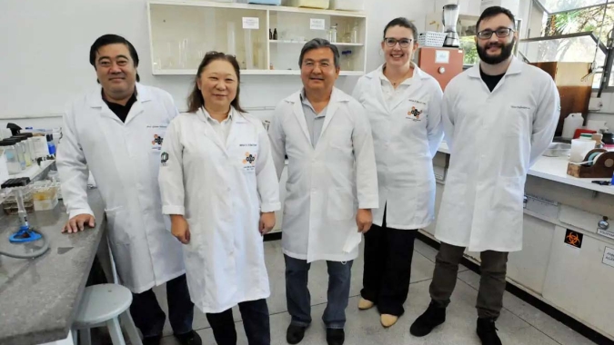 Estudo da UEL, no Paraná, vai monitorar bactérias multirresistentes na cadeia produtiva do frango
