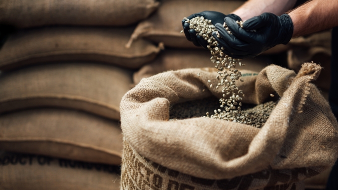 Brasil deixa de receber R$ 1,1 bi com a permanência de 1.542 contêineres de café parados nos portos em julho