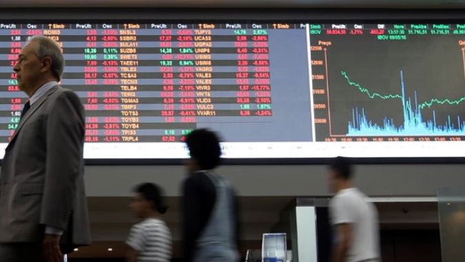 Ibovespa recua com aversão a risco global; Carrefour sobe