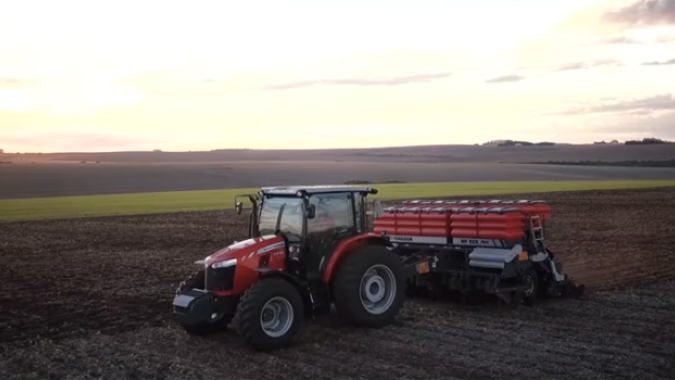 Centro de treinamento oferece aos agricultores capacitação para operar as máquinas agrícolas com mais segurança