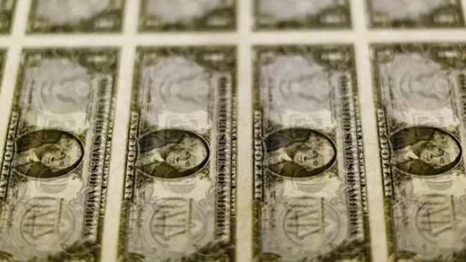 Dólar tem leve alta frente ao real com expectativa por Fed e Copom