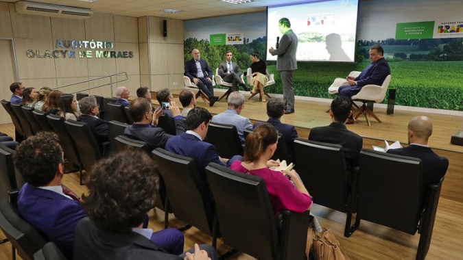 Mapa recebe Diplomatas da Agricultura do Brasil para intercâmbio de cooperações