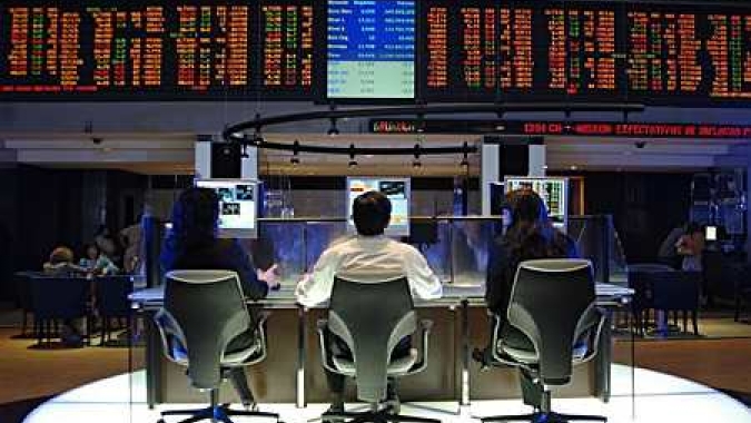 Ibovespa fecha em alta à espera de pacote fiscal; Brava Energia dispara