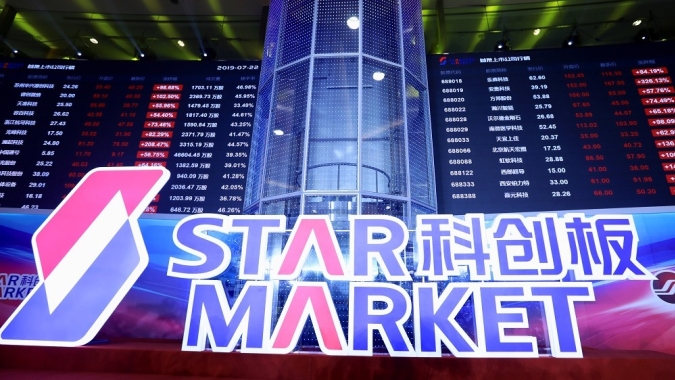 Índices da China sobem por expectativa de recuperação e com setor de tecnologia