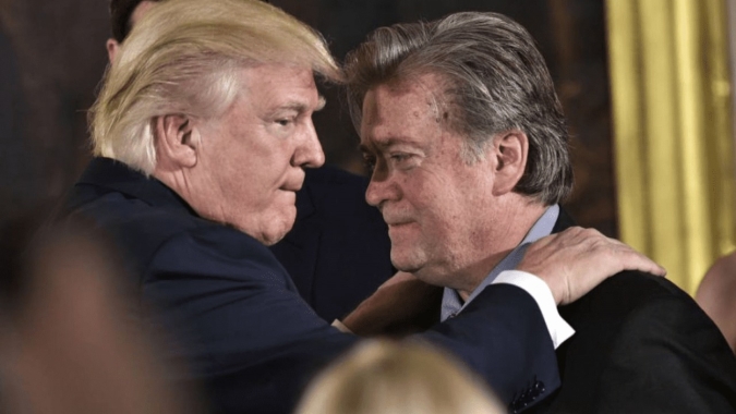 Steve Bannon, ex-estrategista-chefe de Trump, é preso sob acusação de fraude