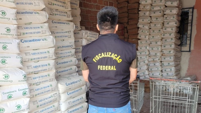 Operação interdita depósito irregular com 24 toneladas de farinha de trigo contrabandeadas da Argentina