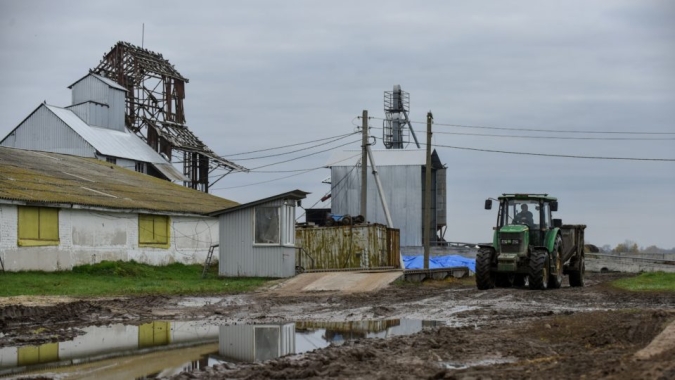 Fazenda ucraniana fecha silos e corta pessoal por guerra e impacto climático