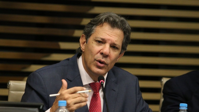 Haddad cita pressão de gastos e diz que país não pode crescer menos que média mundial