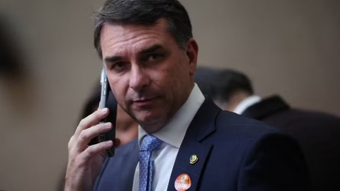 Poder360: Flávio Bolsonaro amplia equipe econômica com 7 novos nomes