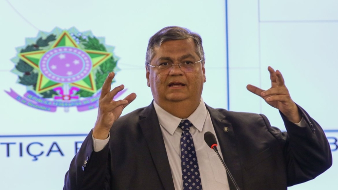 Dino: "Acabou o liberal geral de armas no país"