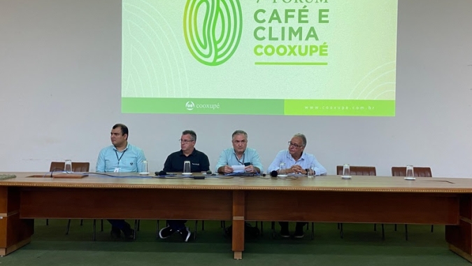 Safra de café apresenta menor rendimento em 2025 e novos desafios em 2026, aponta Fórum Técnico da Cooxupé