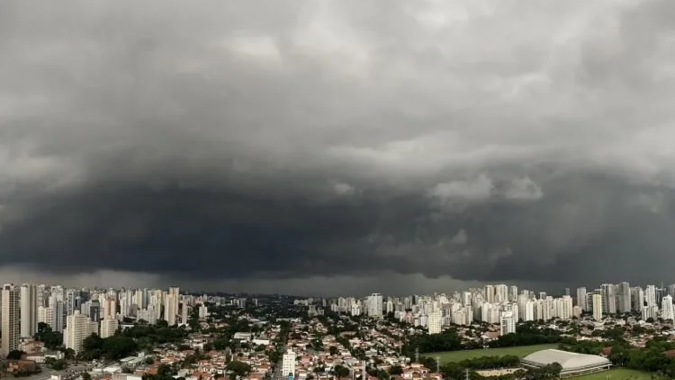 Chuva ganha força entre São Paulo e Rio de Janeiro e pode avançar no fim de semana