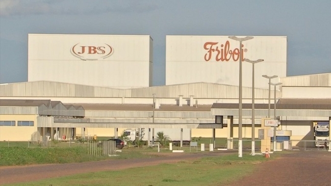 JBS vai investir R$800 mi para triplicar capacidade de produção da unidade da Friboi em Diamantino