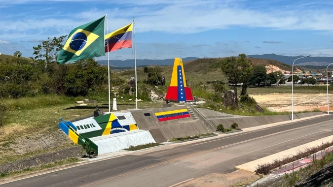 Fronteira da Venezuela com Brasil reabre após breve fechamento