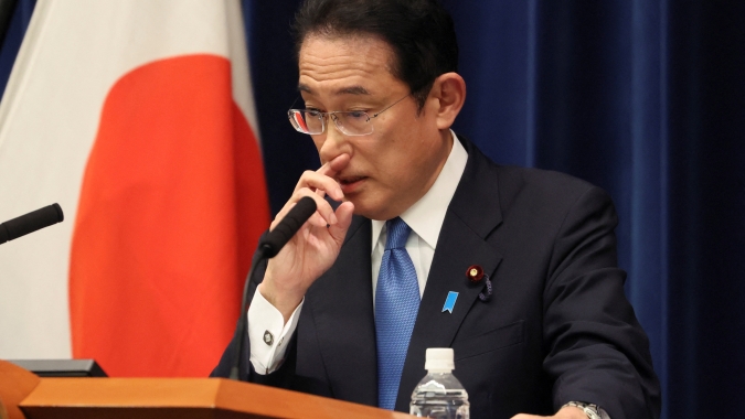Premiê do Japão defende política ultrafrouxa do BC em meio a preocupações com o iene