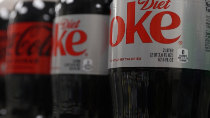 Aspartame: Adoçante artificial usado na Coca Zero e outros produtos será declarado possível cancerígeno, dizem fontes