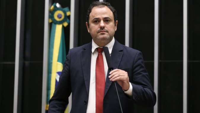 Câmara aprova suspensão por seis meses do mandato de Glauber Braga