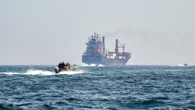 Tensões no Golfo aumentam após Irã atingir Kuweit e EUA realizar ataque perto de Ormuz