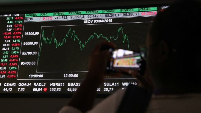 Ibovespa fecha em alta firme com impulso de blue chips