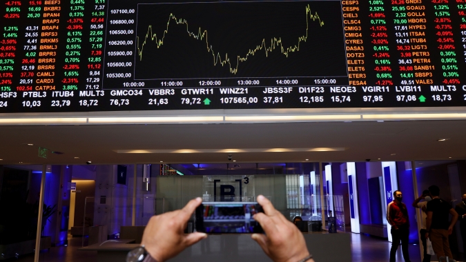 Ibovespa fecha em alta com Yduqs em destaque; Vale pesa
