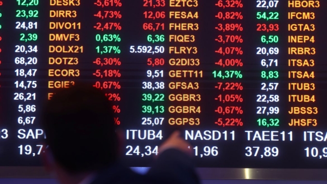 Ibovespa tem leve queda com dado de inflação nos EUA; petrolíferas avançam