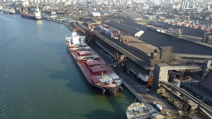 Porto de Santos: Agronegócio eleva movimentação de cargas, superando recordes mensal e semestral