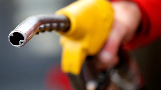 Preço da gasolina dispara 5,3% nos postos do Brasil após alta do imposto, diz ValeCard