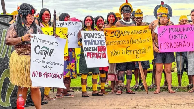 Indígenas protestam contra construção da Ferrogrão