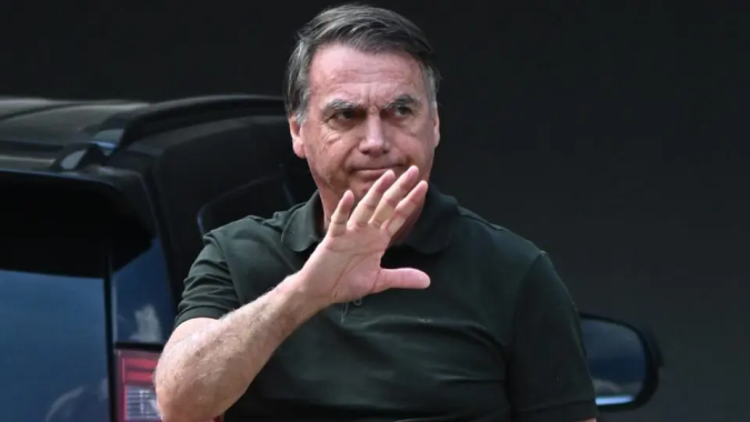 Jovem Pan: Moraes autoriza retomada de visitas a Bolsonaro; Flávio segue suspenso