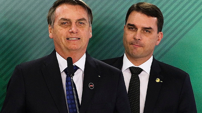 Bolsonaro confirma em carta Flávio como seu candidato