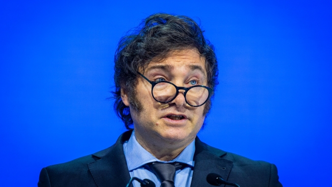 Milei afirma que buscará redução de impostos e reforma do sistema eleitoral na Argentina